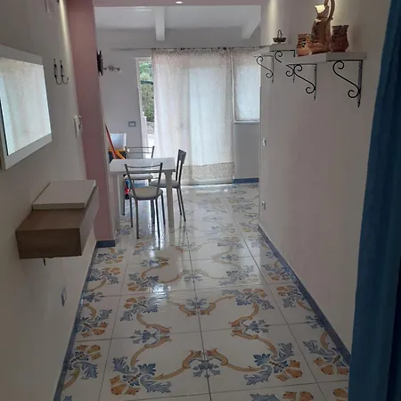Vacanze Azzurra Apartment *